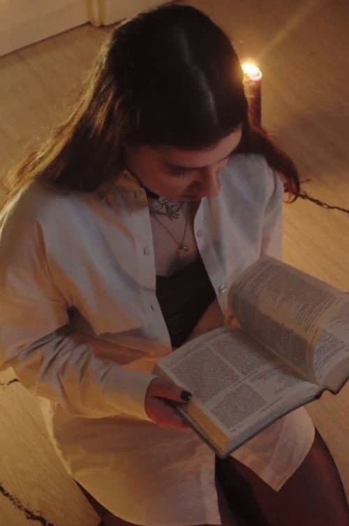 Luźny kosmyk