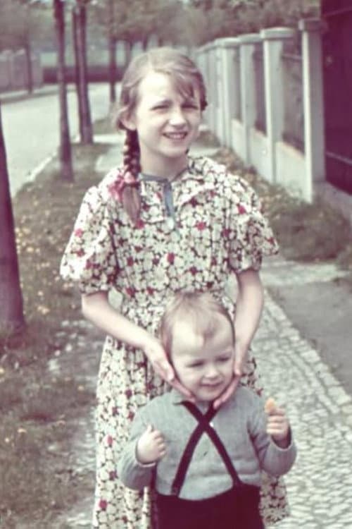 Vera är nazist, brodern hjälper flyktingar