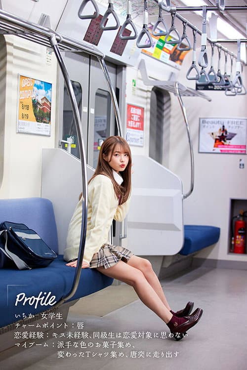 誰もいない2人きりの車内で美少女と何度もキス×キス×キス...